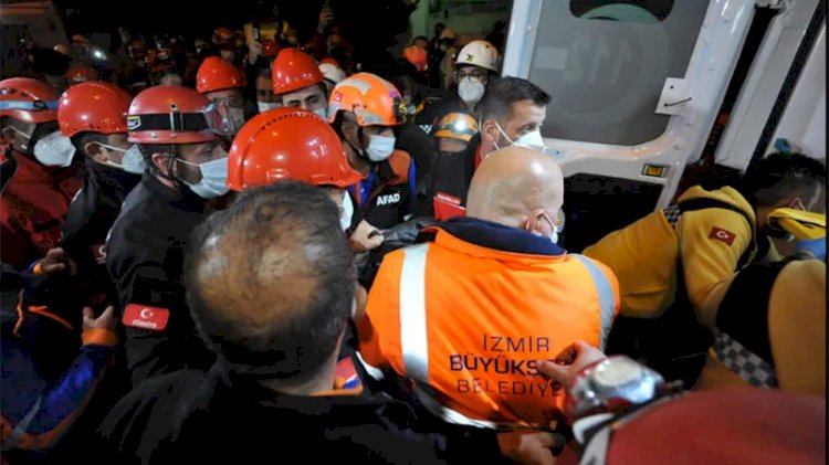 İzmir'de sevindiren haber! Enkazdan bir kişi daha kurtarıldı