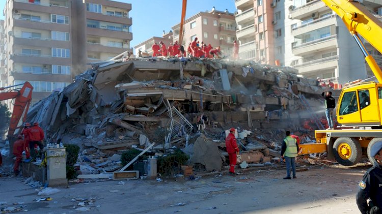 Rıza Bey Apartmanı enkazındaki kurtarma çalışmaları tekrar başladı