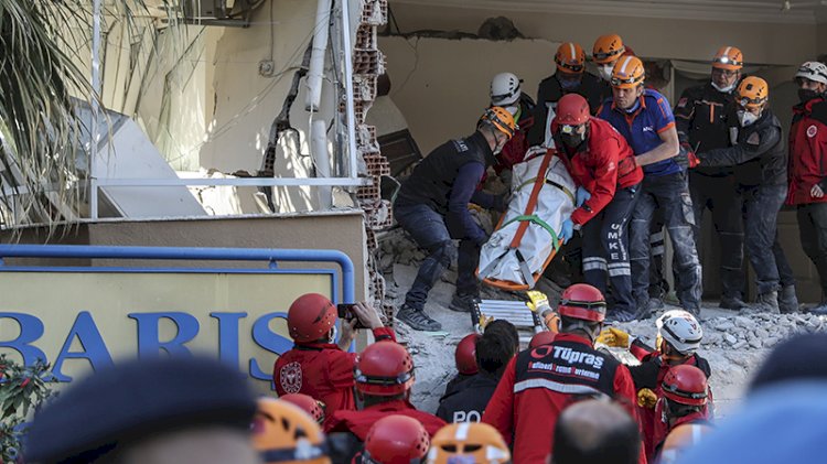 İzmir'deki depremde kurtarma çalışmaları devam ediyor
