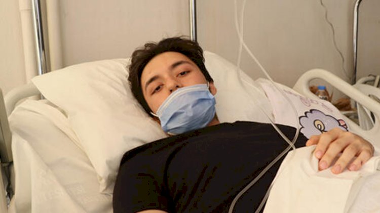 Anne ve babasını depremde kaybeden Emre, enkazda yaşadıklarını anlattı