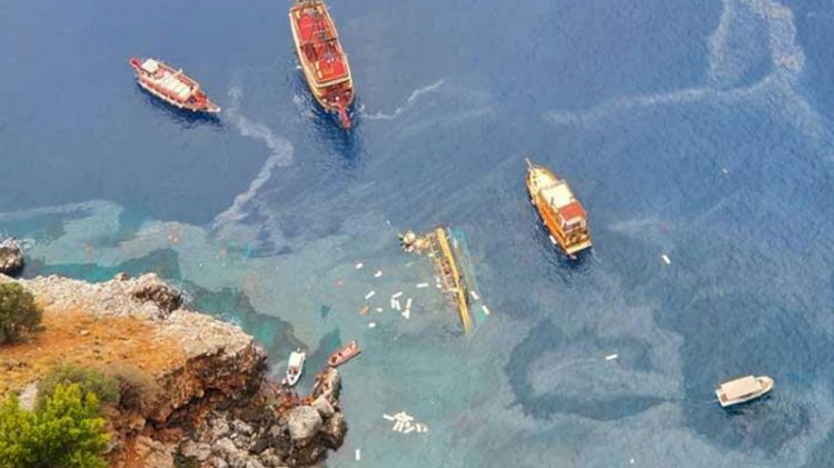 Alanya'da tur teknesi battı
