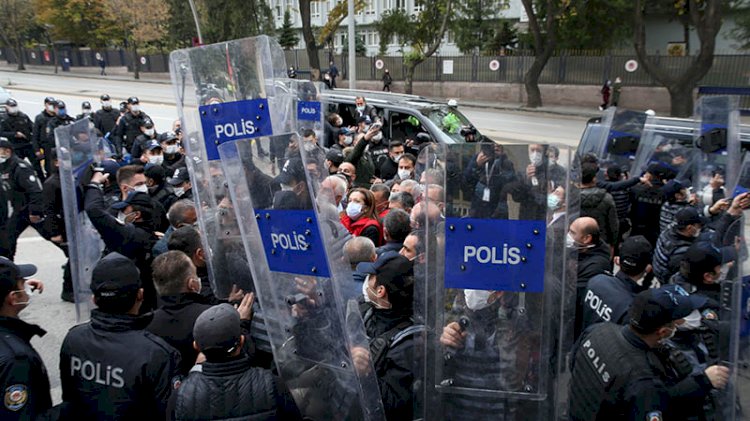 Meclis girişinde arbede... DİSK'ten TBMM önünde 'kıdem tazminatı' eylemi