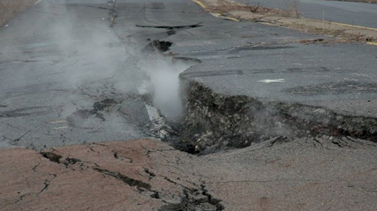 İzmir depremi sonrası sıcak su ve gaz çıkışı tespit edildi