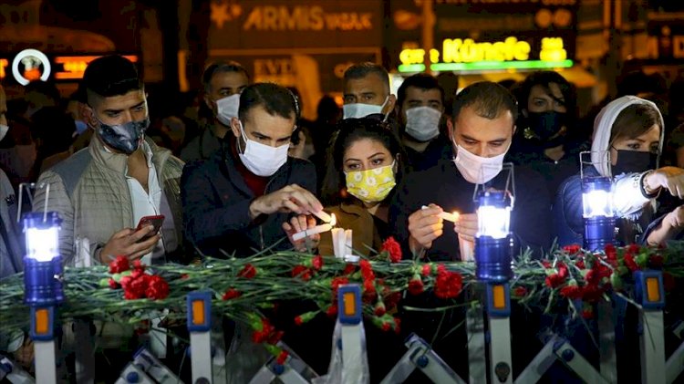 İzmir'deki depremde hayatını kaybedenler anıldı