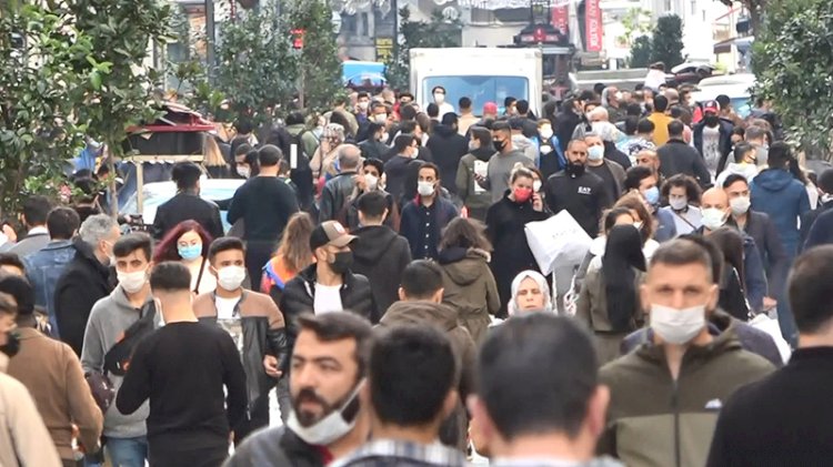 İstiklal Caddesi 'koronavirüs' dinlemiyor