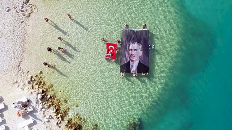 Milli sporcu 'Mavi Vatan'da Ata'yı andı