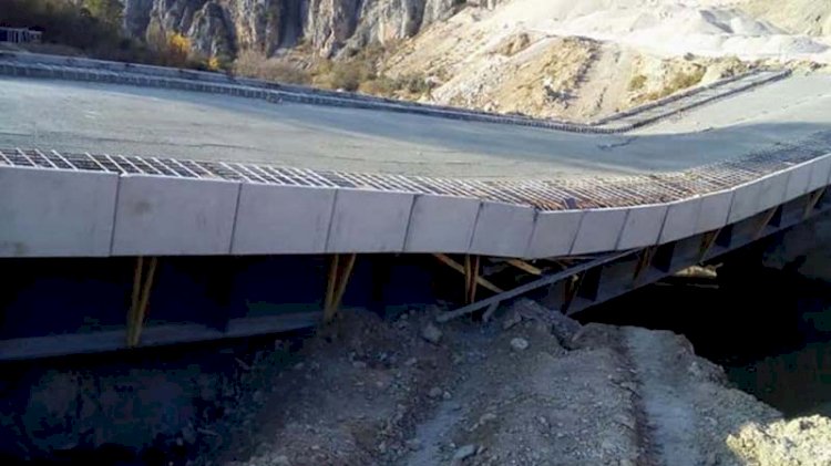 AKP’li belediyenin yaptığı köprü açılmadan çöktü