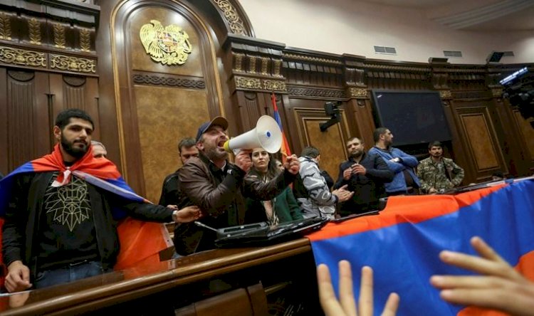 Ermenistan’da erken seçim sesleri