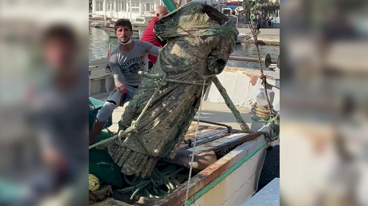 Marmaris’te balıkçı ağlarına 2 metre uzunluğunda bronz heykel takıldı