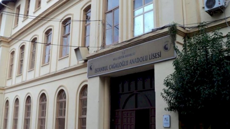 Öğretmenler mikrofonu açık unutup öğrenciler ve velilere küfür etti