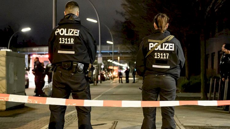 Almanya'da bıçaklı saldırı: Yaralılar var