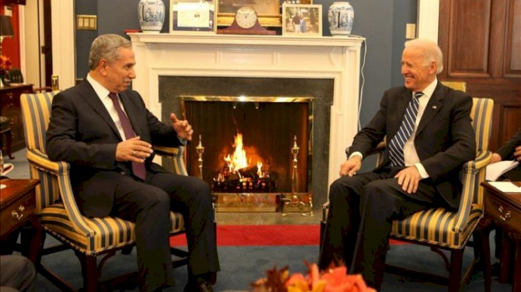 Bülent Arınç yine sahnede! Biden'ı 'kahraman' yaptı