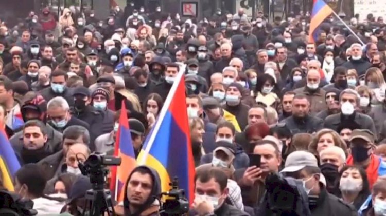Rus bakanlar Ermenistan'da protestoyla karşılandı