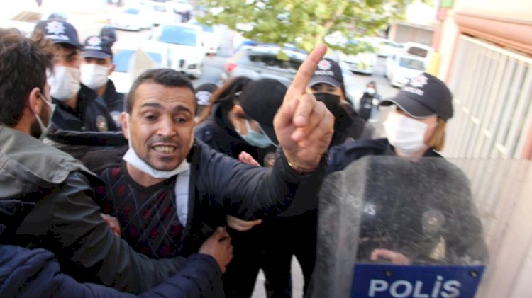 Bir HDP'li, nöbetteki ailelere tükürdü ortalık karıştı