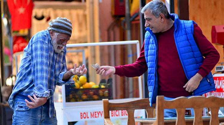Dilenci kılığına girip yarım saatte 60 TL para topladı