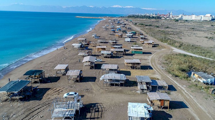 Beş yıldızlı tatilin bedavaya sunulduğu 'çardak kent' çöplük oldu