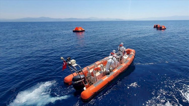 Kuşadası'nda Türk karasularına geri itilen 27 sığınmacı kurtarıldı