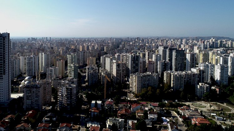 Hasarlı, duvarları çatlak binaları badana yaptırıp satıyorlar