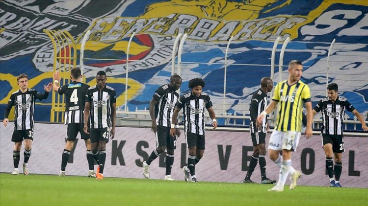 Süper Lig'in 10. haftasındaki derbide Beşiktaş, deplasmanda Fenerbahçe'yi 4-3 yendi