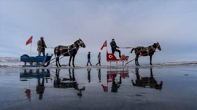 Çıldır Gölü'nde masalsı atlı kızak gezintileri başladı