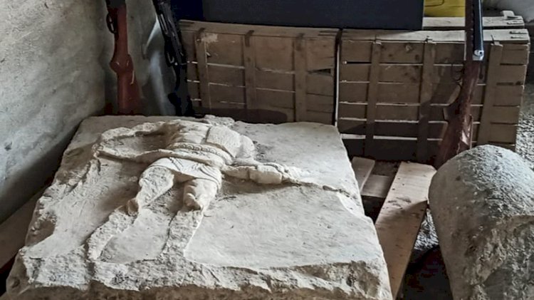Çanakkale'de 2 bin yıllık Gladyatör Rölyefi ele geçirildi