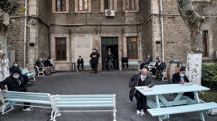 Darülaceze'de 'kapalı' 9 ay