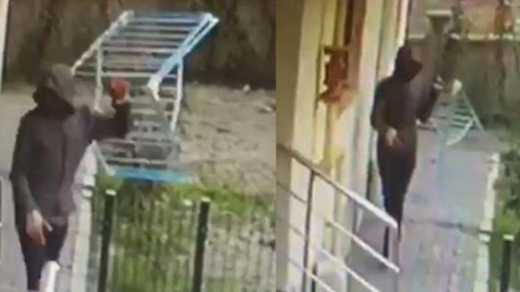 Eve giremeyen hırsız balkondaki çamaşır askılığını çaldı