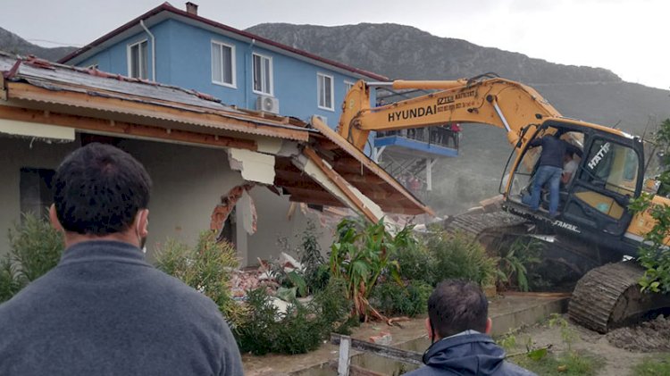 Vakalar patlamışken, kış günü yıkım kararıyla sokağa atılıyorlar