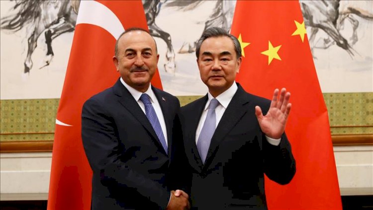 Çavuşoğlu ile Çinli mevkidaşı arasında 'aşı' görüşmesi