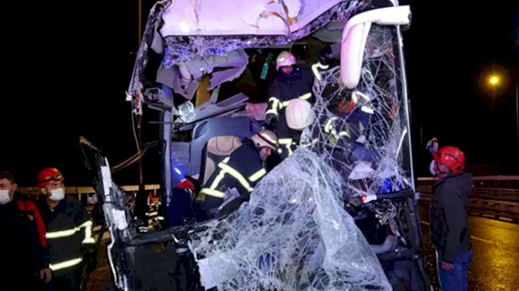 Yolcu otobüsü kaza yaptı: 16 yaralı
