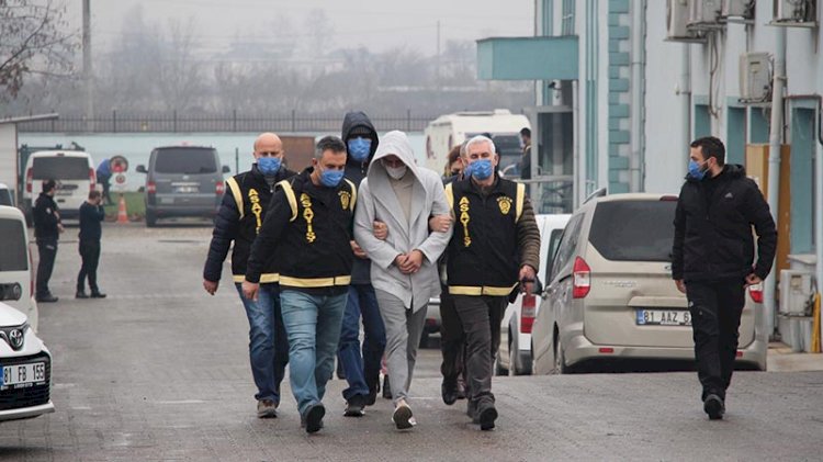 FETÖ'den el koyulan araçları çalmak isterken yakalandılar