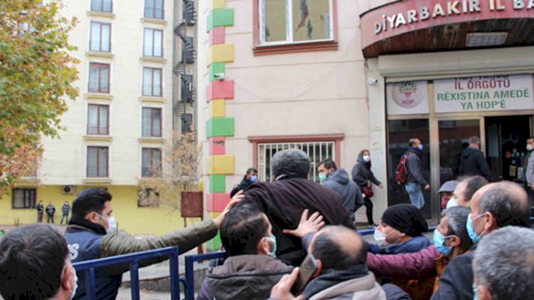 Diyarbakır'da HDP il binası önünde gerginlik