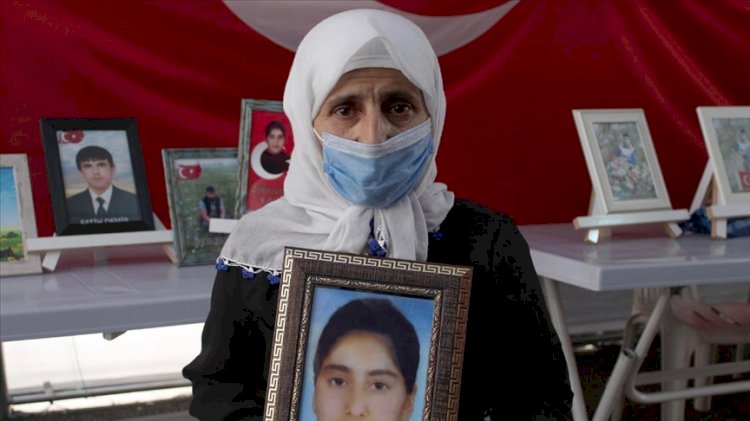Kızı elinden kalem alınarak dağa kaçırıldı, kendisi evlat nöbetinde okuma yazma öğreniyor