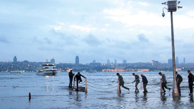 'İstanbul'da deniz yükseldi... Altyapı tehlikede'