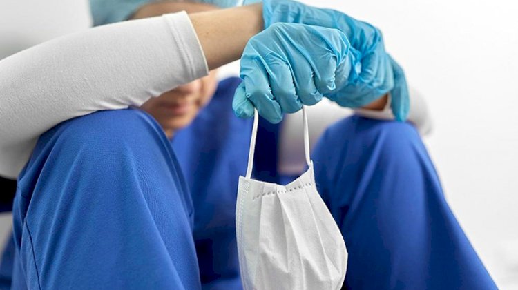 Bir doktor daha koronavirüsten hayatını kaybetti
