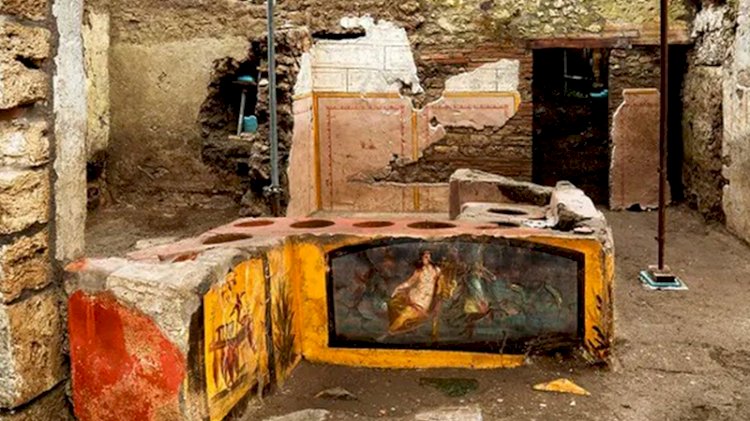 Arkeologlar Pompei'de bir açık büfe buldu