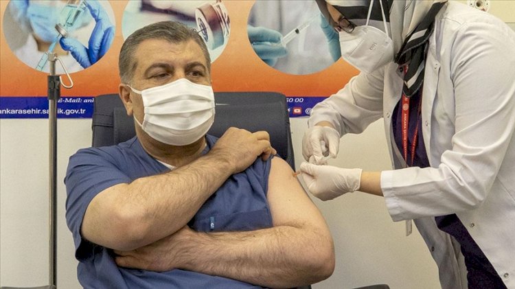 Bakan Koca ve Bilim Kurulu üyeleri aşı oldu