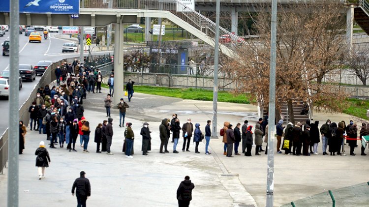 İstanbul ulaşımında HES kodu için son gün! Kuyruk uzadıkça uzadı