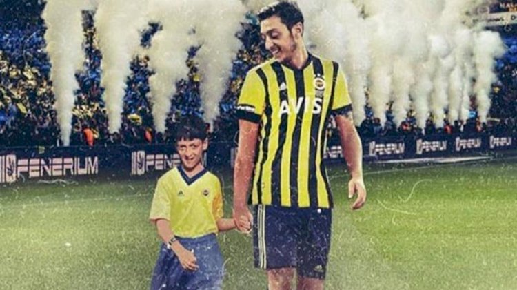 Mesut Özil'den Fenerbahçe formalı paylaşım