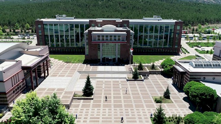 Rektör yardımcısının kızına adrese teslim kadro