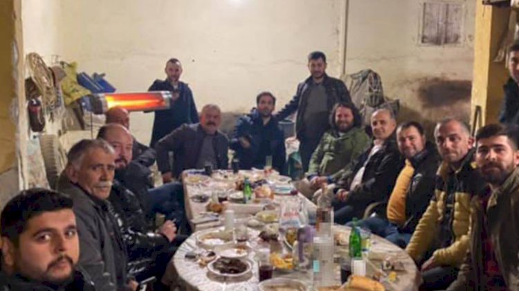 İYİ Partili belediye başkanı, maskesiz ve sosyal mesafesiz kutlama yaptı