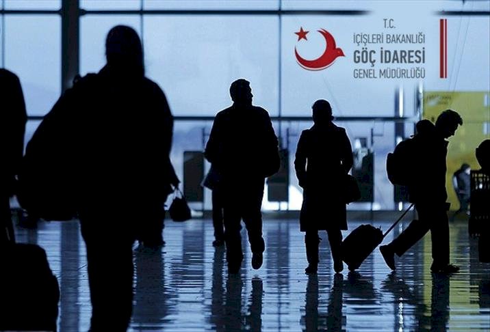 İkamet izin belgeleri 'renk'lendi: Türk soylulara turkuaz, diğerlerine bordo