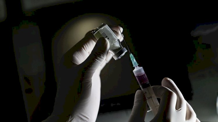 Aşı krizi: 65 yaş üstünü durdurdular