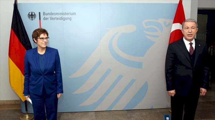 Hulusi Akar'la görüşen Alman Bakan'dan Türkiye açıklaması