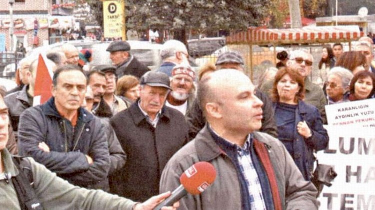Yeni Akit manşetten rezil oldu! Bakın o fotoğraftan ne çıktı?