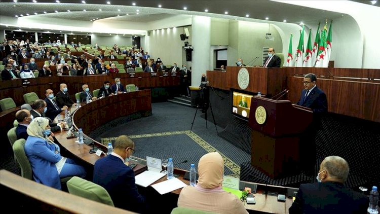 Cezayir’de parlamento feshedildi
