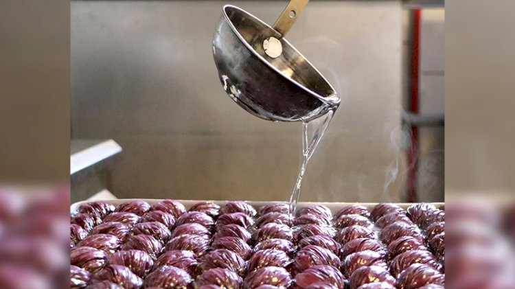 'Mor baklava' üretti, siparişlere yetişemiyor