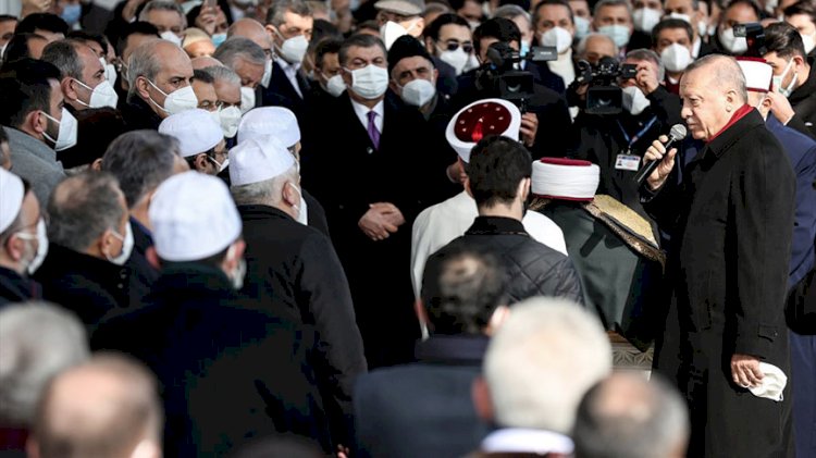 Bakan Koca'dan kalabalık cenaze özrü