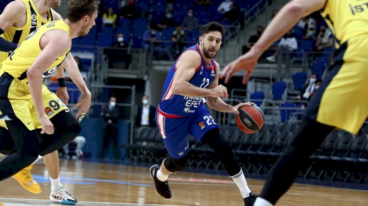 Euroleague'de Türk derbisini Anadolu Efes kazandı