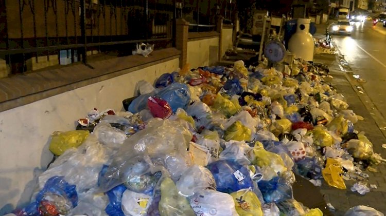 Maltepe'de işçiler direniyor, çöpler yığılıyor